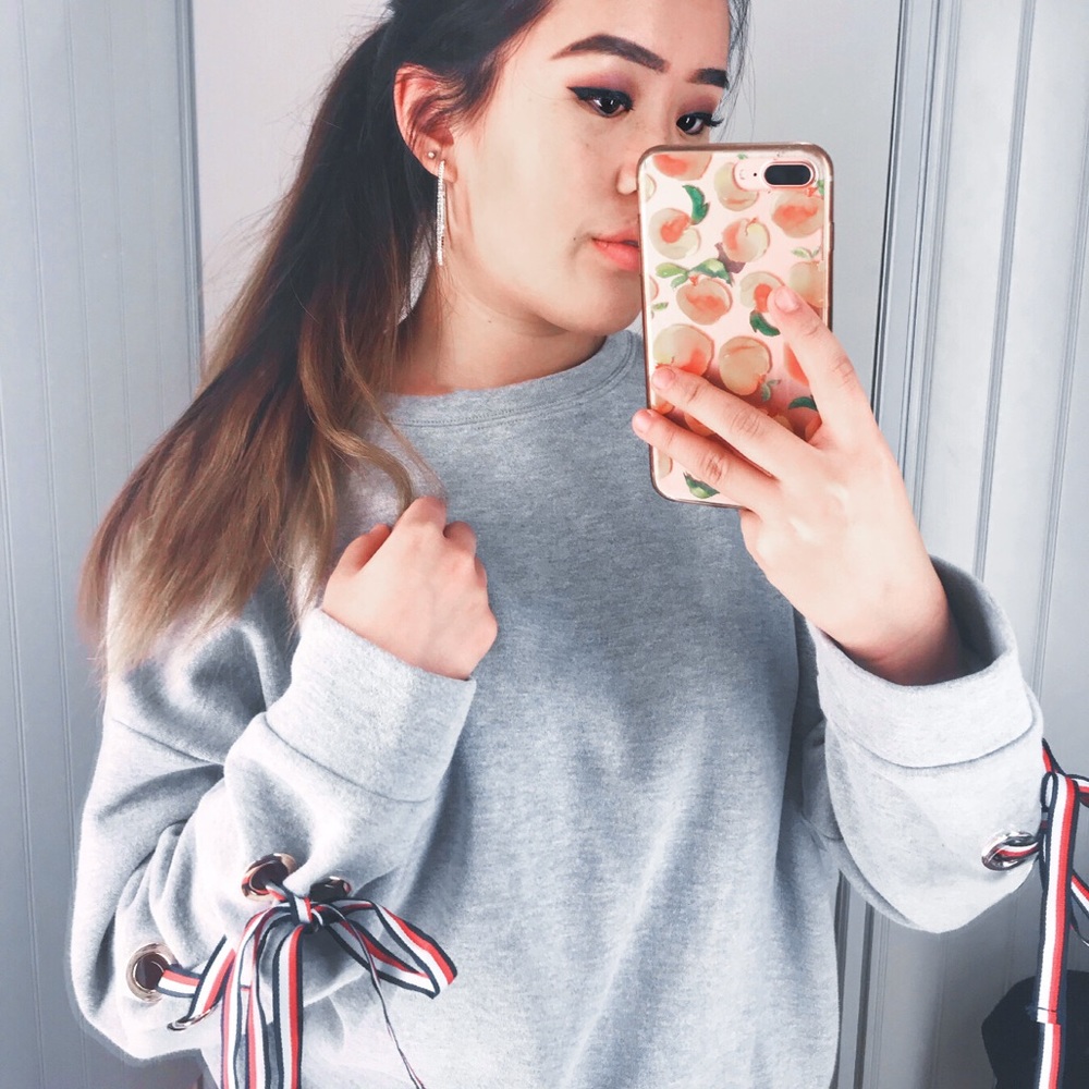 EXCLUSIVE NEW TOMMY HILFIGER CREWNECK